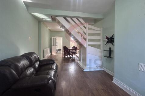 Lounge/Dining Area