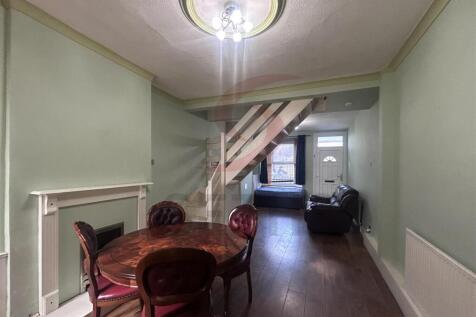Lounge/Dining Area