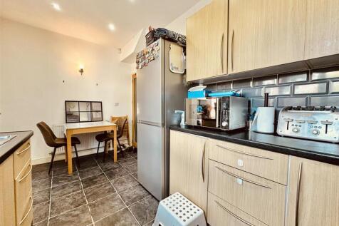 KITCHEN AND DINER