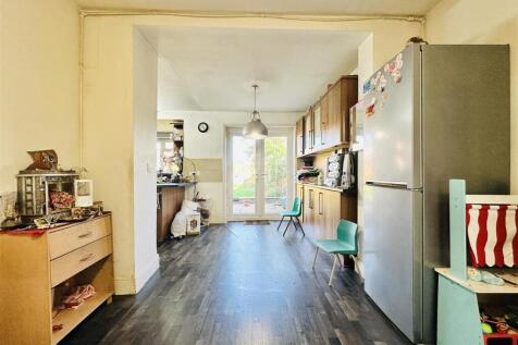 KITCHEN &amp; DINER
