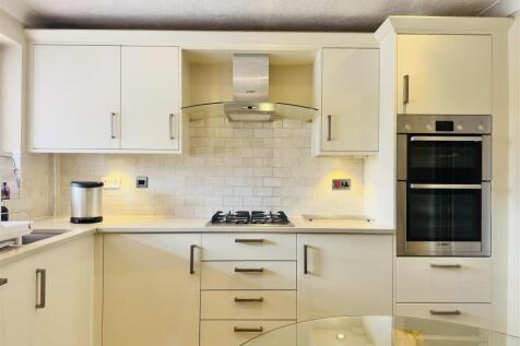 KITCHEN &amp; DINER