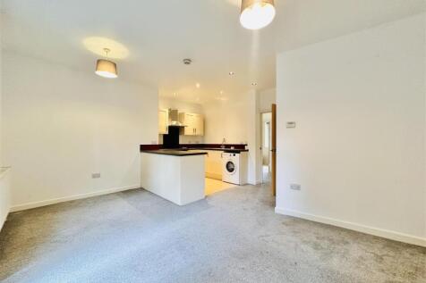 LOUNGE &amp; KITCHEN