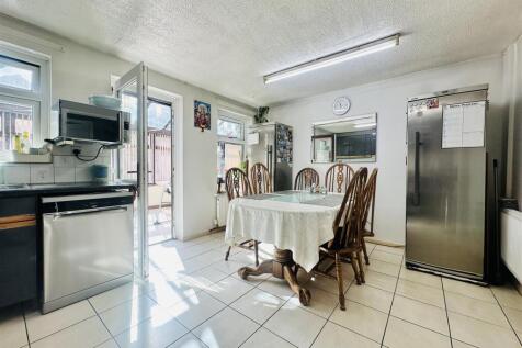 KITCHEN &amp; DINER