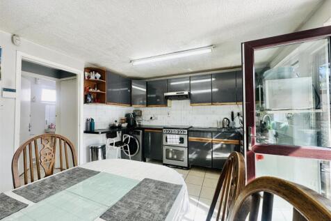 KITCHEN &amp; DINER