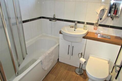 MedlockRd68bath.JPG