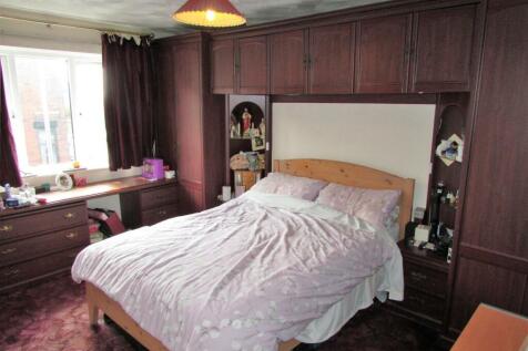 JamesSt5bed1.JPG