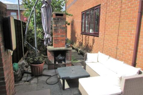 JamesSt5gdn2.JPG