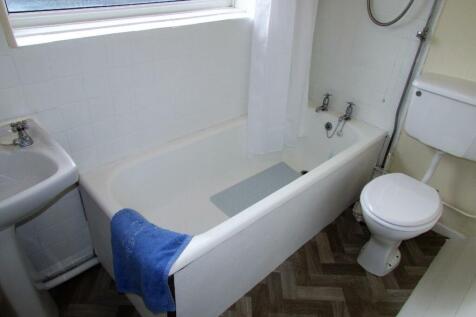 ThornAve30bath.JPG