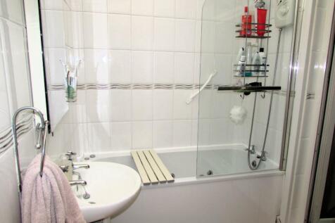 ARE8ensuite3.JPG