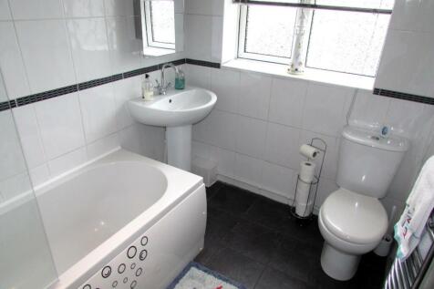 ARE8bath1.JPG
