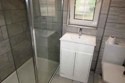 SurbitonRd66bath.JPG