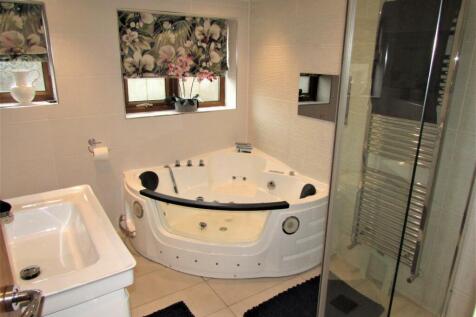 ARE324bath1.JPG