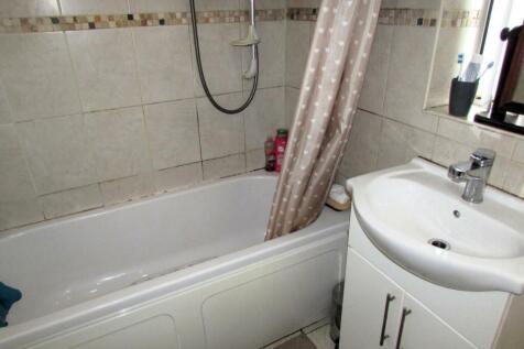 AlderRd79bath1.JPG