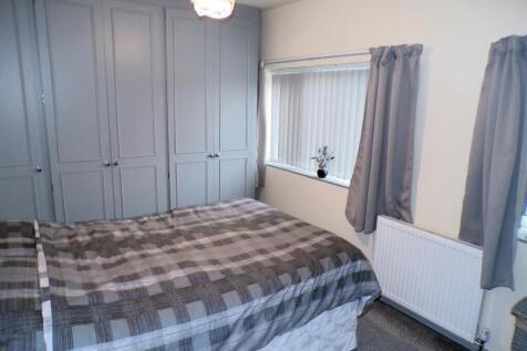 PauldenDv12bed1.JPG
