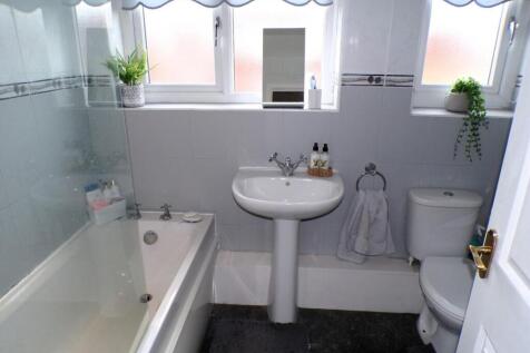 BeswickDv20bath1.JPG