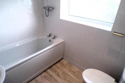 MoughLane69bath1.JPG