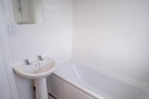 MoughLane69bath2.JPG