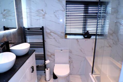 MasseyAve19bath1.JPG