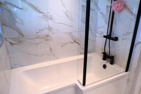 MasseyAve19bath2.JPG