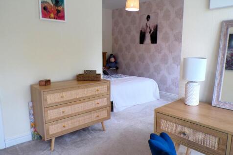 FoxdentonLn207bedd3.JPG