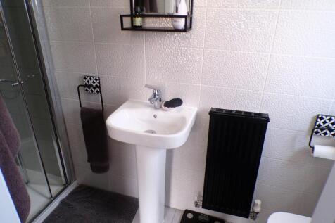WhitekirkDv3ensuite.JPG