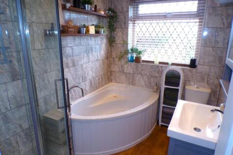 RichmondRd16bath.JPG