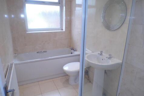 EdgewareRd23bath1.JPG