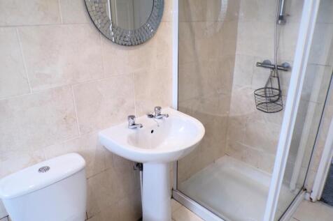 EdgewareRd23bath2.JPG