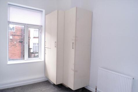 ElmSt7bed2.JPG