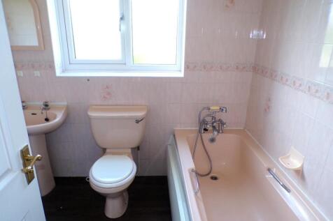 WaterfieldWay52bath.JPG