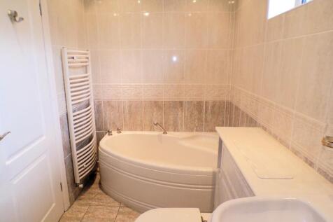 GreenLane109bath1.JPG