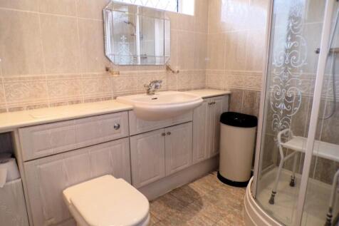 GreenLane109bath2.JPG