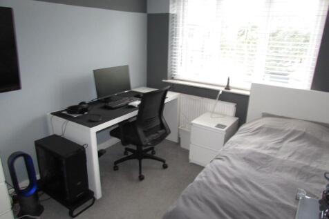 RowanCl3bed3.JPG