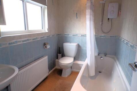 CambridgeRd32bath.JPG