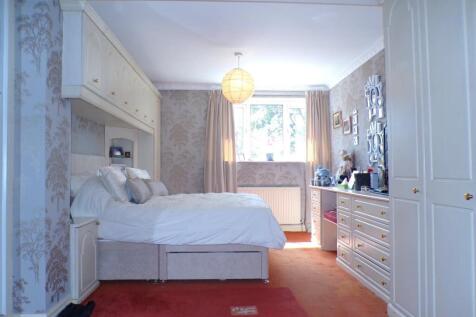 MiriamSt28bed2.JPG