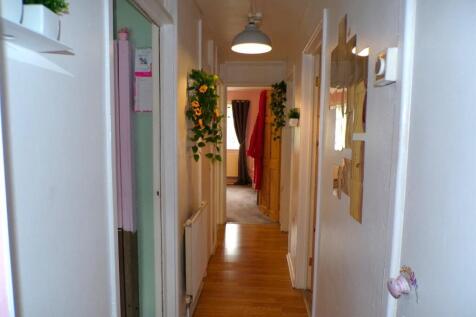 RoutledgeWalk32hall.JPG