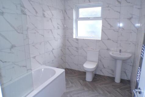 OldhamRd74bath.JPG