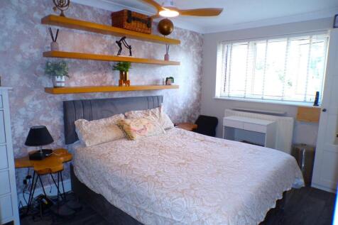 SunburyDvNEWbed1.JPG