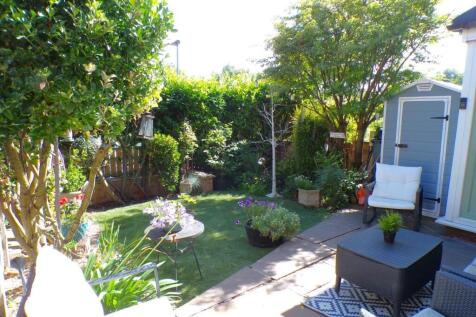 SunburyDvNEWgdn1.JPG