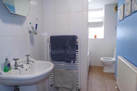 HultonSt47bath1.JPG