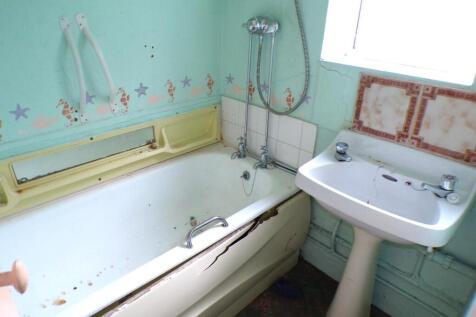 CloughRd66bath.JPG