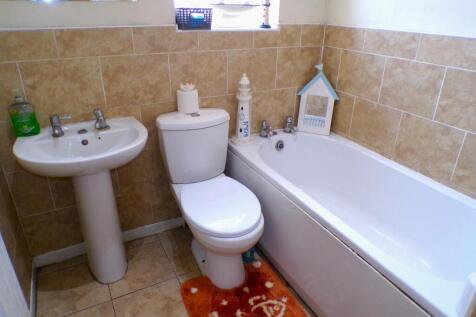 WesleySt84bath.JPG
