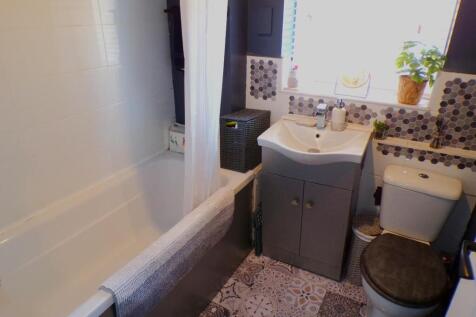 WarnfordCl34bath.JPG