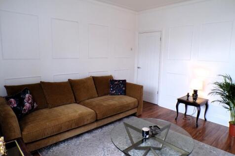 TrevorDr2Loungee.JPG