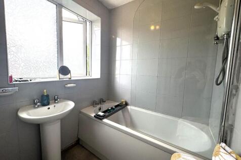 TrevorDr2bathroom.jpeg