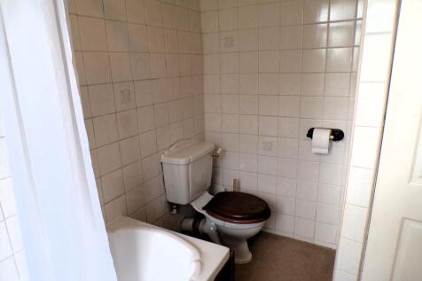 RomanRd88Bathroom.JPG