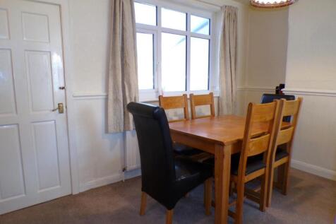 CliftonSt72lnge2.JPG