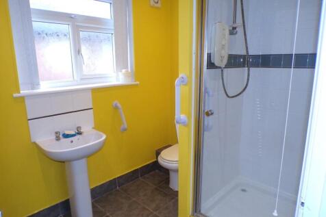 LulworthCres14bath.JPG