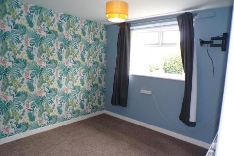 LulworthCres14bed1.JPG