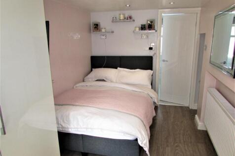 RomanRd102bed4.JPG